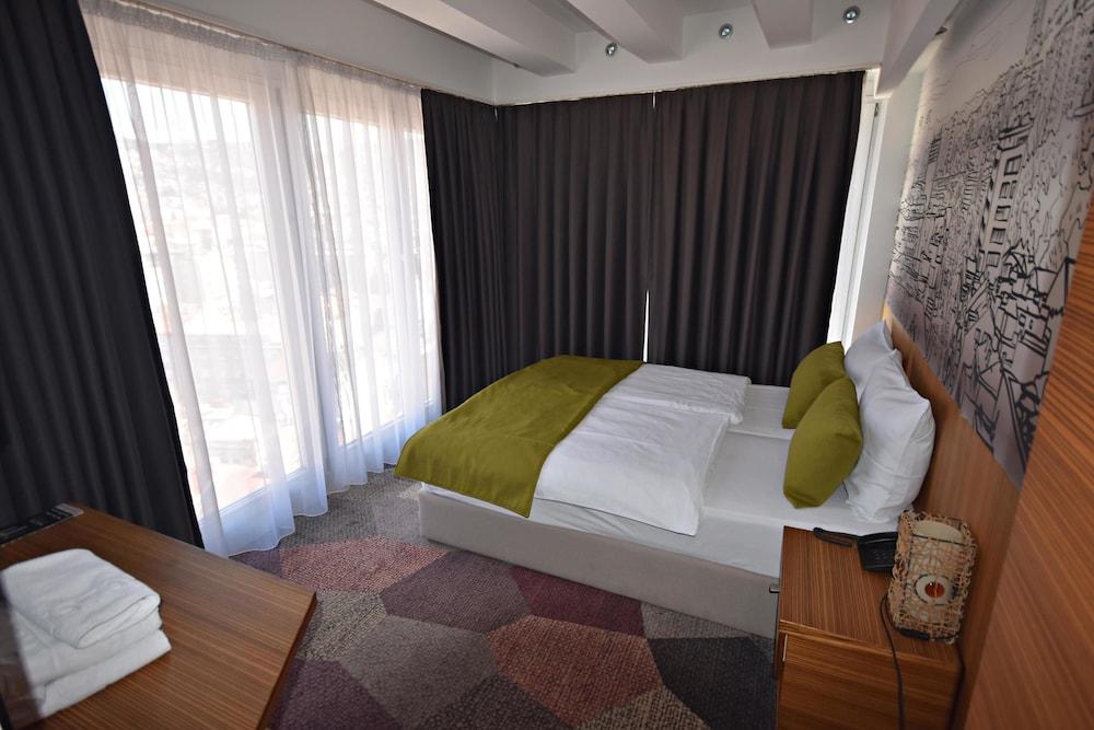 View Deluxe 4*