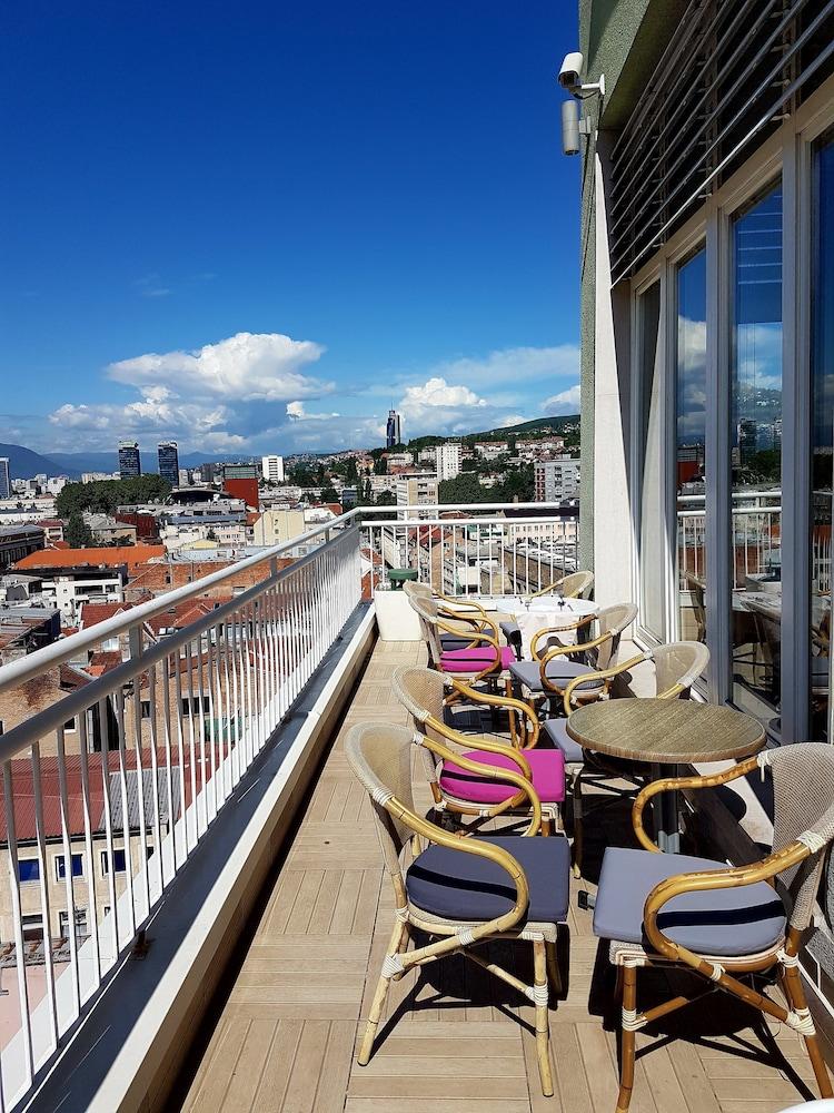 View Deluxe Hotel 4*